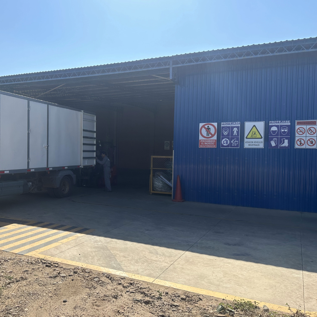 Carga de Agroquimos al Camion